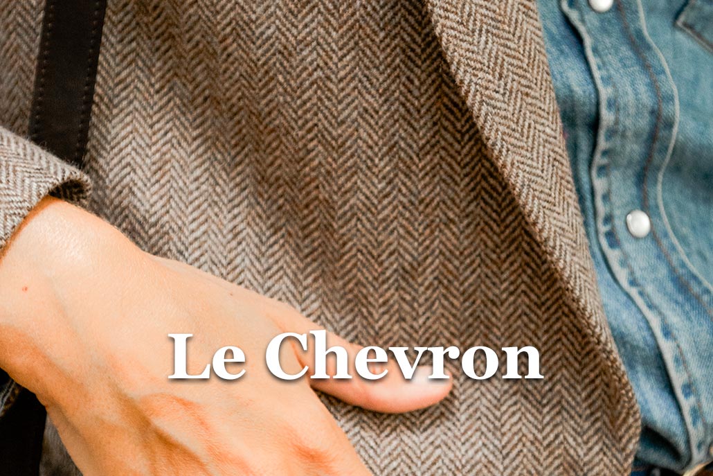 À travers le temps, le chevron-desktop